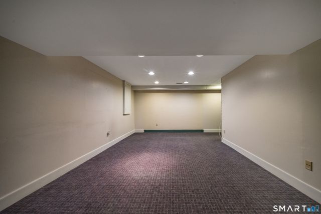 8 Squire Lane, Essex, CT 06426