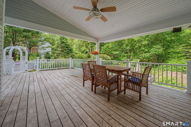 8 Squire Lane, Essex, CT 06426
