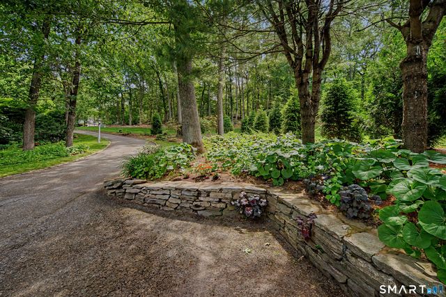8 Squire Lane, Essex, CT 06426