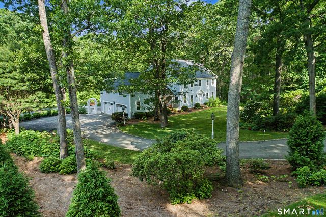 8 Squire Lane, Essex, CT 06426