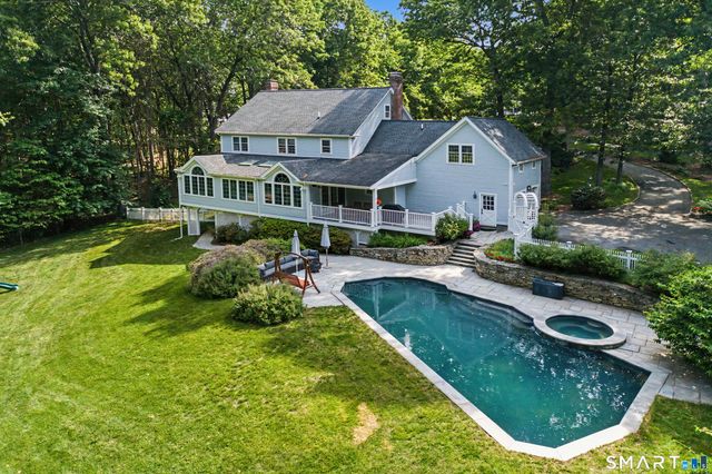 8 Squire Lane, Essex, CT 06426