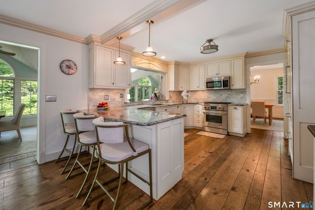 8 Squire Lane, Essex, CT 06426