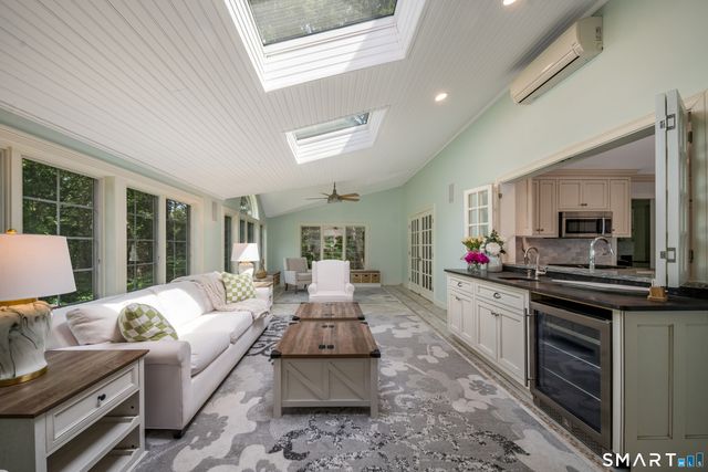8 Squire Lane, Essex, CT 06426