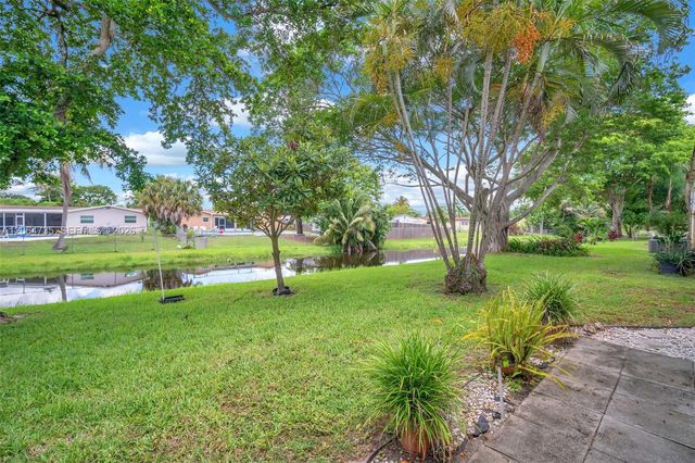 301 NW 76th Ave 102, Margate, FL 33063
