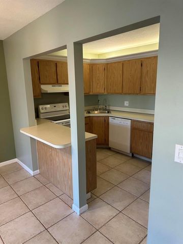 436 Pine Glen Lane D-1, Greenacres, FL 33463