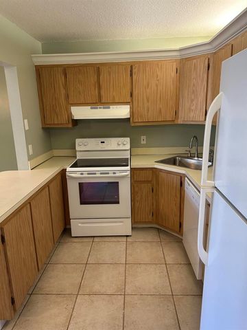436 Pine Glen Lane D-1, Greenacres, FL 33463