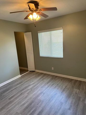 436 Pine Glen Lane D-1, Greenacres, FL 33463