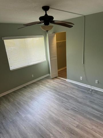 436 Pine Glen Lane D-1, Greenacres, FL 33463
