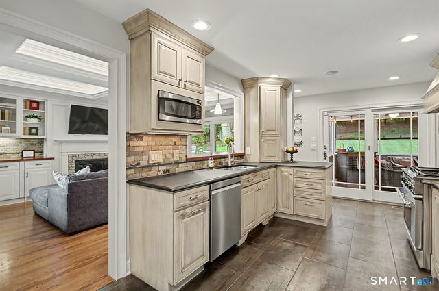 83 Lamplighter Lane, Fairfield, CT 06825