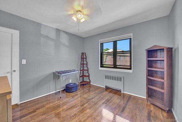 5850 246th Crescent C7, Douglaston, NY 11362