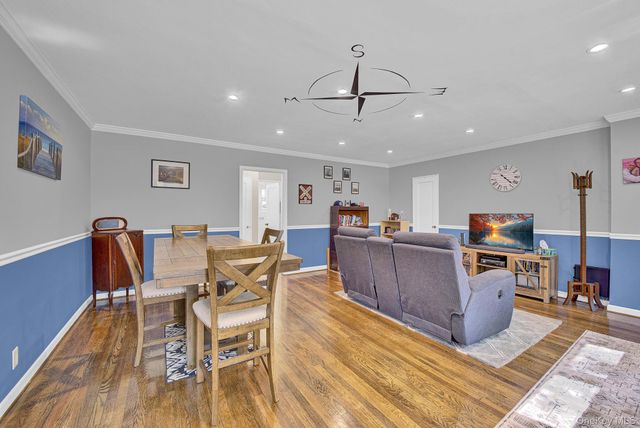 5850 246th Crescent C7, Douglaston, NY 11362