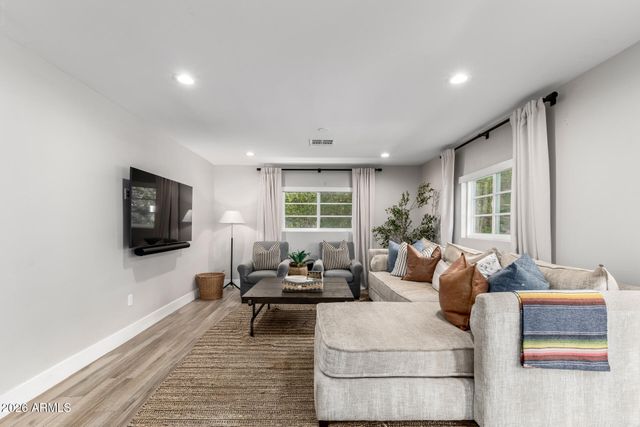 4008 E FAIRMOUNT Avenue, Phoenix, AZ 85018