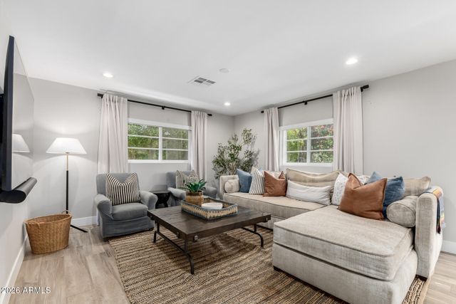 4008 E FAIRMOUNT Avenue, Phoenix, AZ 85018