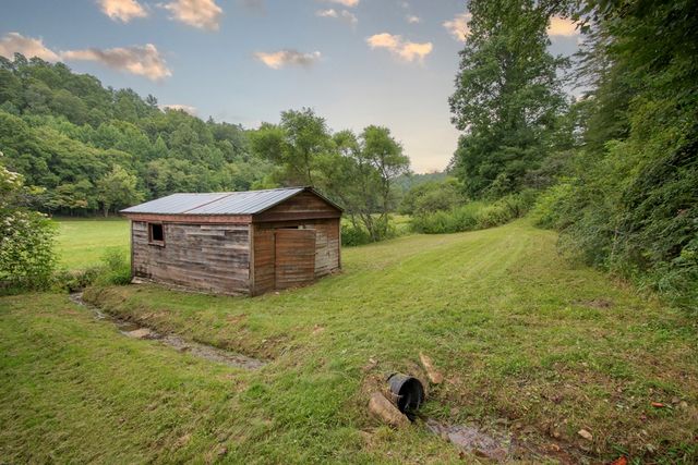 580 Atoah Circle, Robbinsville, NC 28771