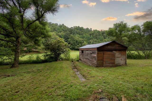 580 Atoah Circle, Robbinsville, NC 28771