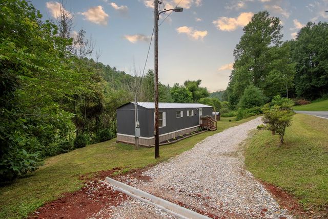 580 Atoah Circle, Robbinsville, NC 28771