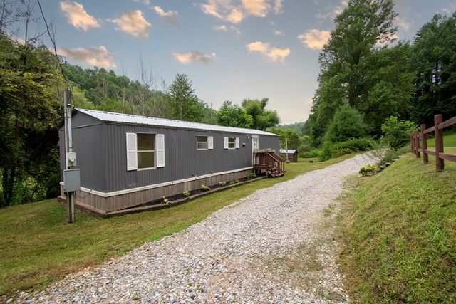 580 Atoah Circle, Robbinsville, NC 28771