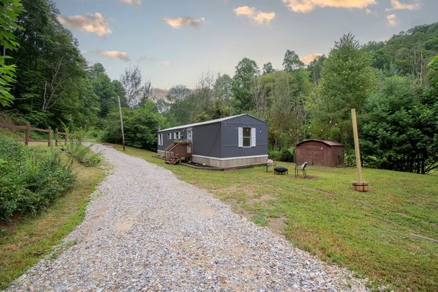 580 Atoah Circle, Robbinsville, NC 28771