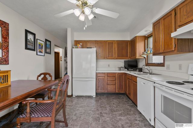 5444 Pioneers Boulevard, Lincoln, NE 68506