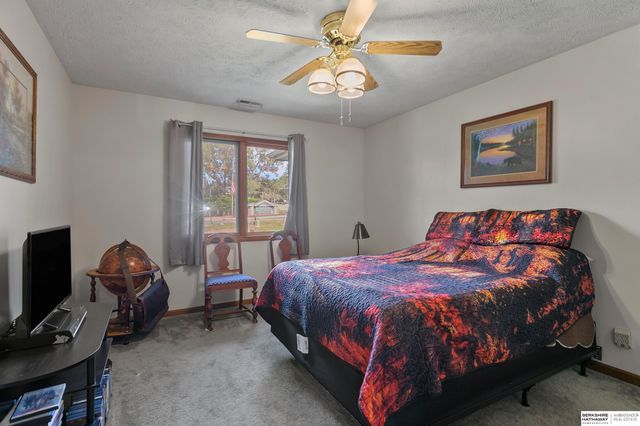 5444 Pioneers Boulevard, Lincoln, NE 68506