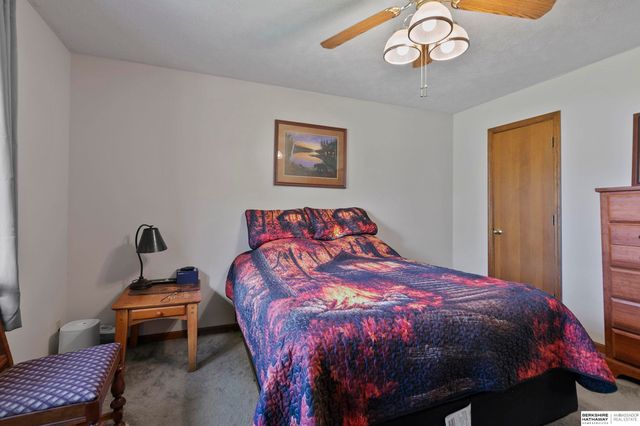 5444 Pioneers Boulevard, Lincoln, NE 68506