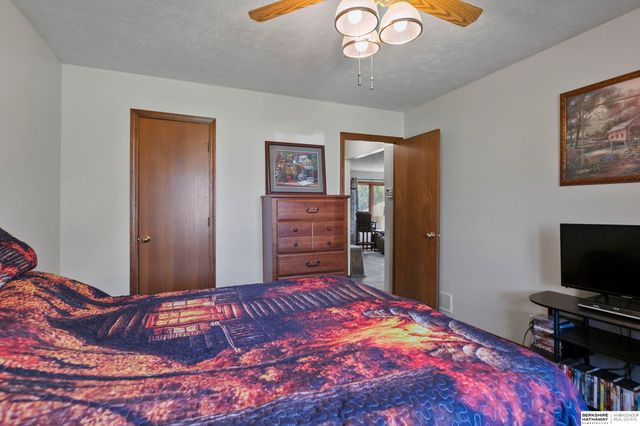 5444 Pioneers Boulevard, Lincoln, NE 68506
