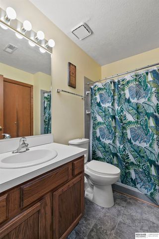 5444 Pioneers Boulevard, Lincoln, NE 68506