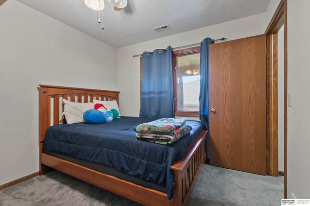 5444 Pioneers Boulevard, Lincoln, NE 68506