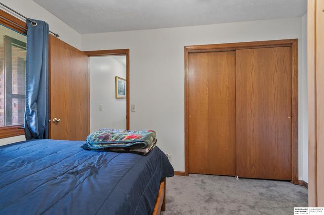 5444 Pioneers Boulevard, Lincoln, NE 68506