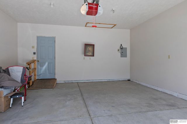 5444 Pioneers Boulevard, Lincoln, NE 68506