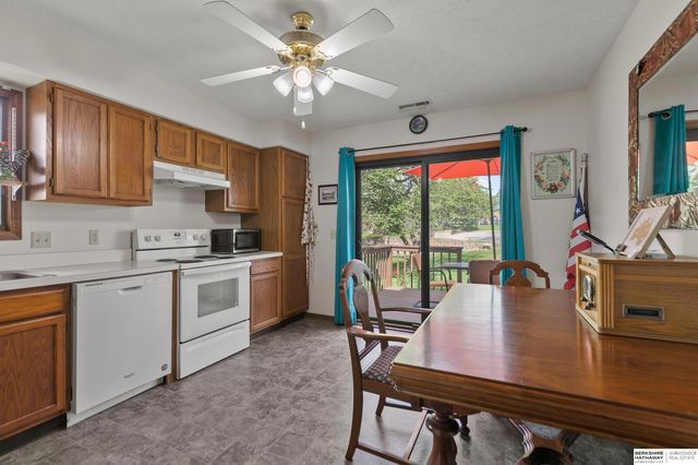 5444 Pioneers Boulevard, Lincoln, NE 68506
