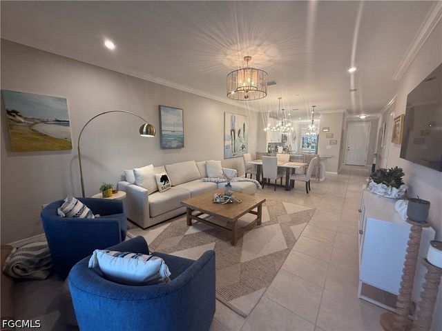 9403 Pocida CT 101, Naples, FL 34119