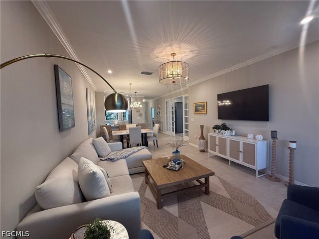 9403 Pocida CT 101, Naples, FL 34119