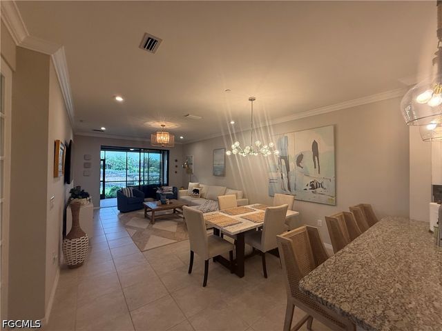 9403 Pocida CT 101, Naples, FL 34119