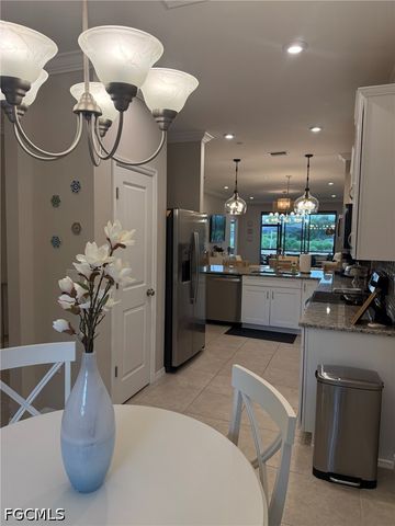 9403 Pocida CT 101, Naples, FL 34119