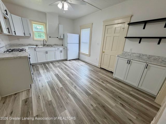 535 S Fairview Avenue, Lansing, MI 48912
