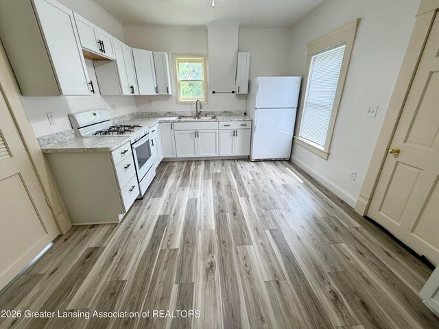 535 S Fairview Avenue, Lansing, MI 48912