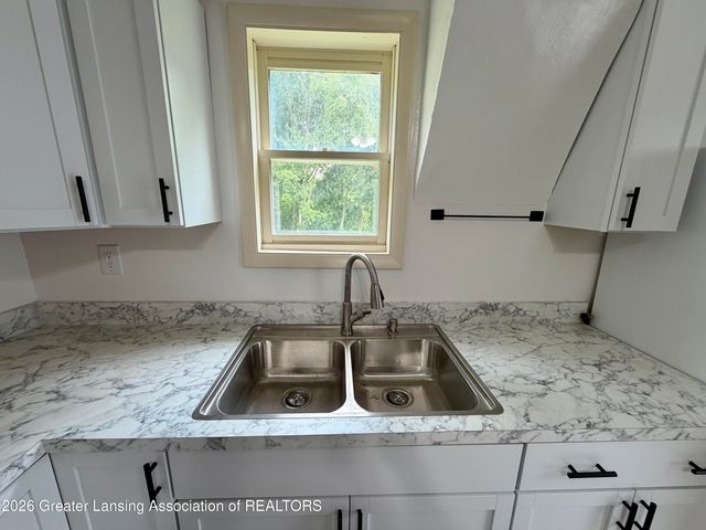 535 S Fairview Avenue, Lansing, MI 48912