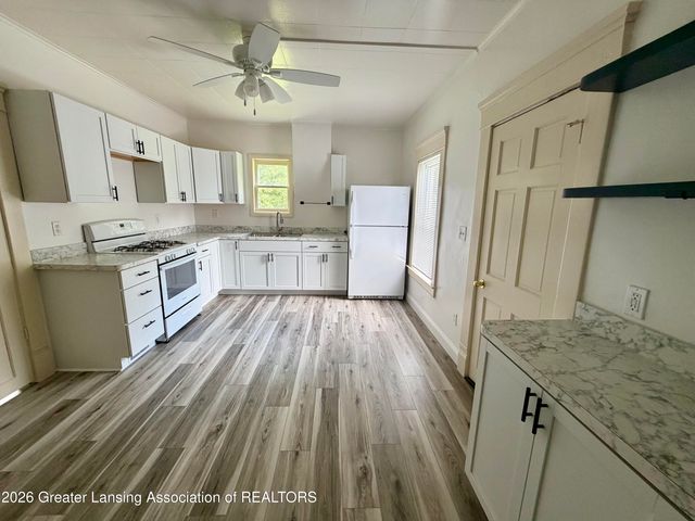 535 S Fairview Avenue, Lansing, MI 48912