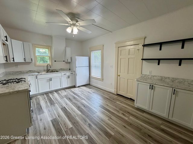 535 S Fairview Avenue, Lansing, MI 48912