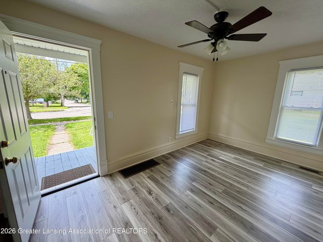 535 S Fairview Avenue, Lansing, MI 48912