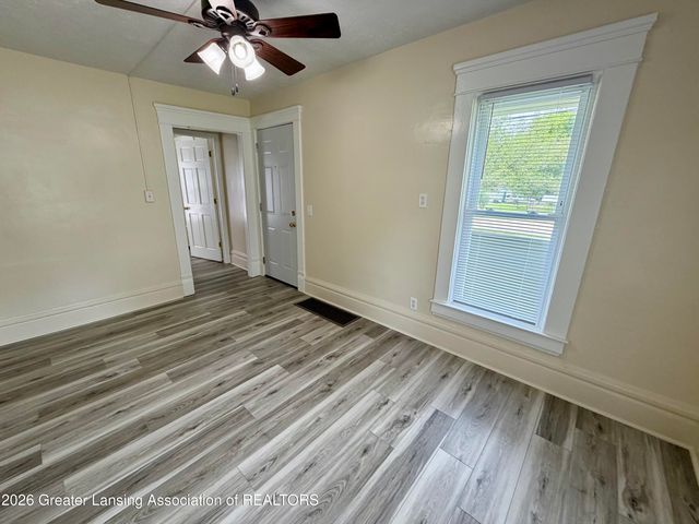 535 S Fairview Avenue, Lansing, MI 48912
