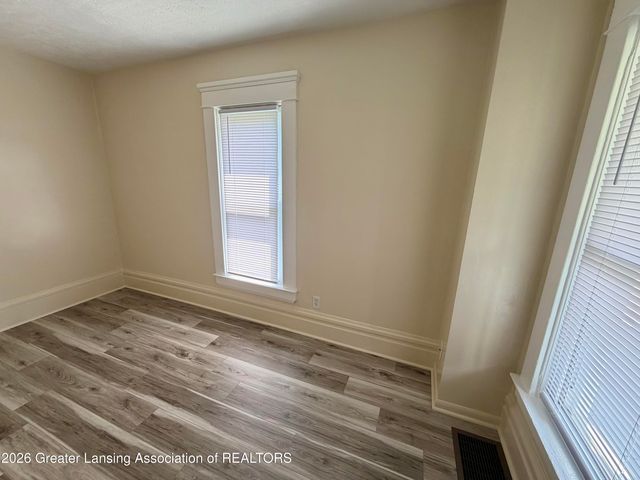 535 S Fairview Avenue, Lansing, MI 48912