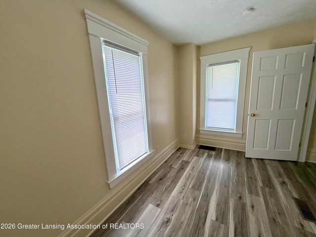 535 S Fairview Avenue, Lansing, MI 48912