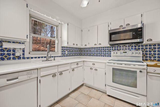 16 Sherwood Road, Ridgefield, CT 06877