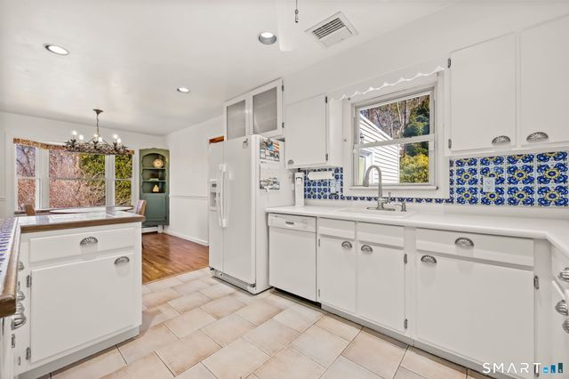 16 Sherwood Road, Ridgefield, CT 06877