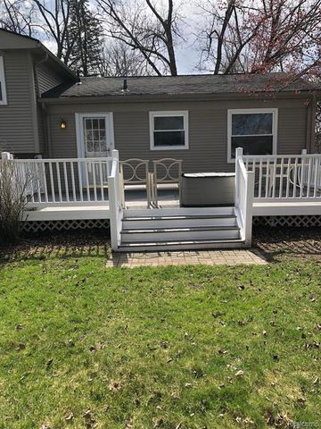 5510 Berkley Drive, Waterford, MI 48327