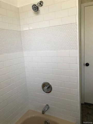 5510 Berkley Drive, Waterford, MI 48327