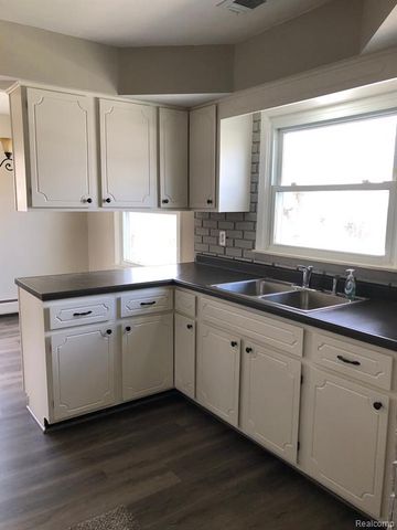 5510 Berkley Drive, Waterford, MI 48327