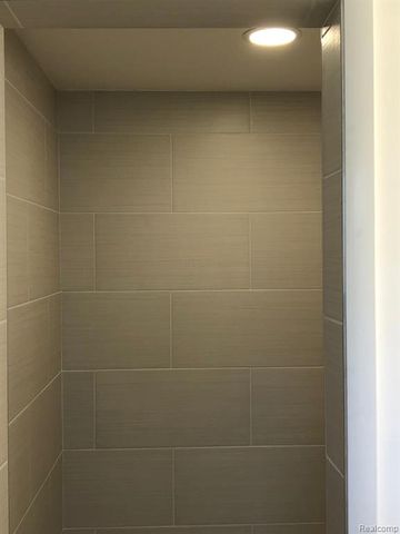 5510 Berkley Drive, Waterford, MI 48327